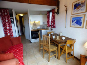 Studio Cabine Mezzanine aux Saisies - Centre Station, Balcon Sud, 4 Pers, 2 étoiles - FR-1-594-100